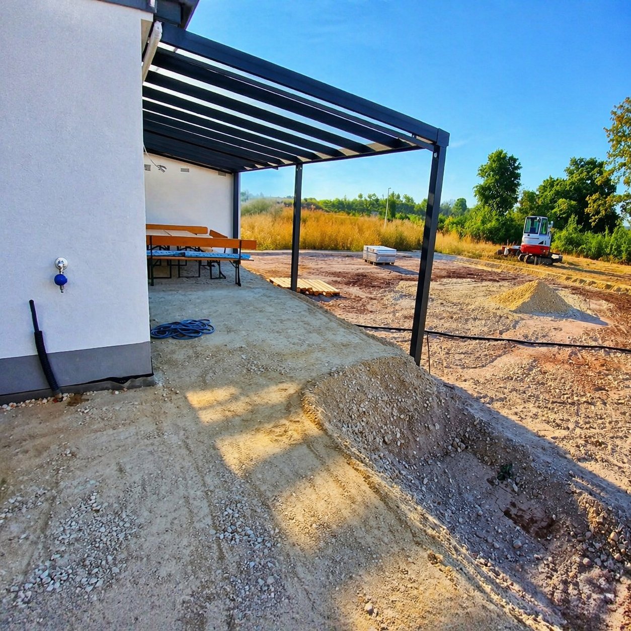 Terrasse aus großformatigen Platten